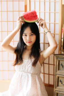 学长含着我的乳奶晃来晃去